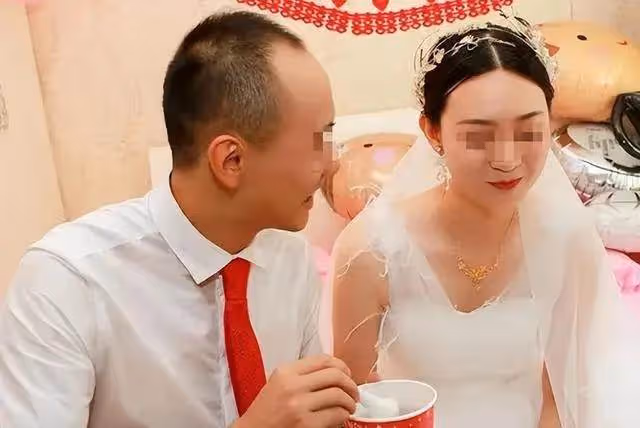 新娘被男閨蜜叫走23分鐘,回來婚禮散場只剩娘家人:你麥克風沒關!