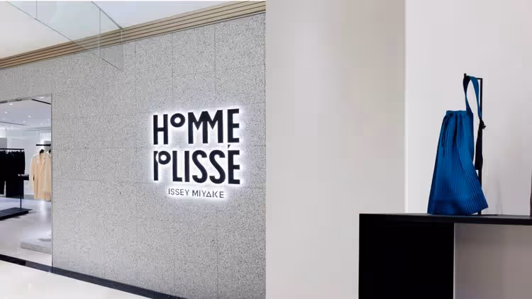 HOMME PLISSÉ ISSEY MIYAKE新店開幕　埠袋縐褶包、獨家季節色搶客