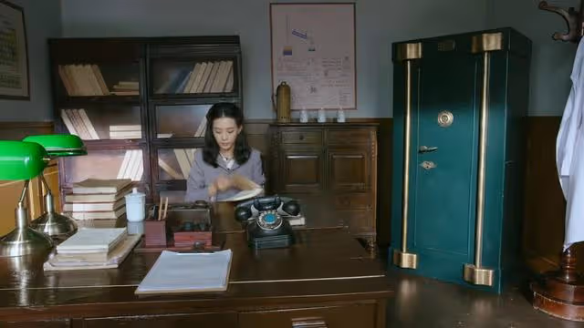 最大BOSS蜂王露餡,甦醒發現這女人隱藏真深