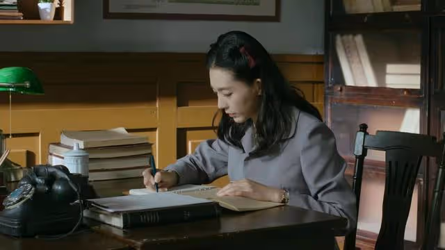 最大BOSS蜂王露餡,甦醒發現這女人隱藏真深