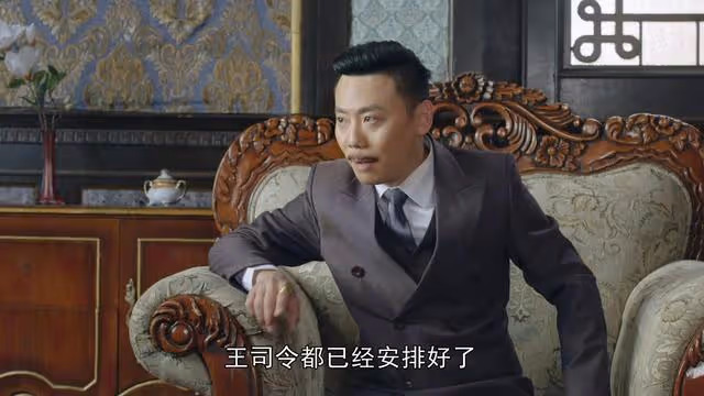 最大BOSS蜂王露餡,甦醒發現這女人隱藏真深