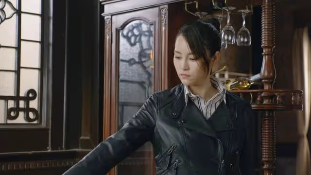 最大BOSS蜂王露餡,甦醒發現這女人隱藏真深