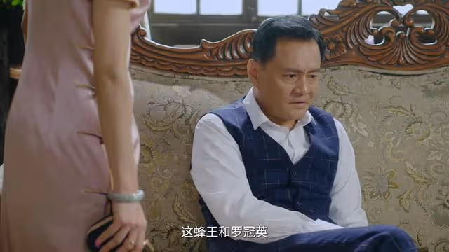 最大BOSS蜂王露餡,甦醒發現這女人隱藏真深