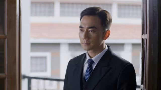 最大BOSS蜂王露餡,甦醒發現這女人隱藏真深
