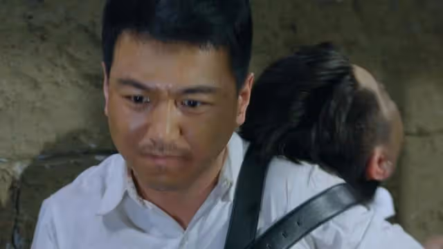 最大BOSS蜂王露餡,甦醒發現這女人隱藏真深