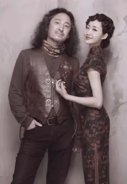 新娘全裸照也能拿來迎賓？眾人臉紅尷尬，網友：這老公好大方啊！