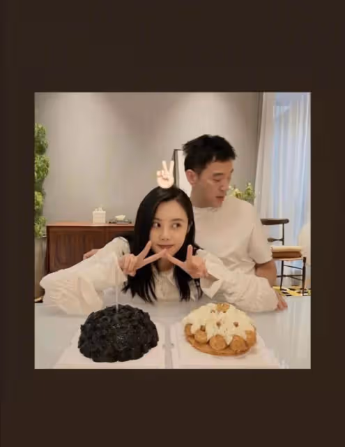 李光潔嬌妻曬照秀恩愛,兩人親密合影像父女,嬌妻一臉幼態太顯小