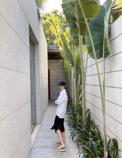李光潔嬌妻曬照秀恩愛,兩人親密合影像父女,嬌妻一臉幼態太顯小