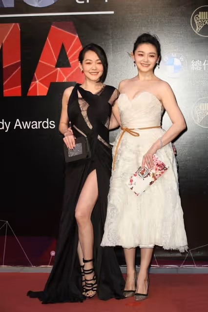 大S瘦得太厲害！穿睡裙聚會腳踝細得像麻杆，情緒低沉滿臉不開心