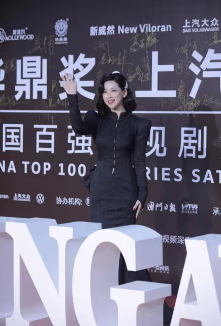 朱珠生娃後身材更曲線更好了，穿旗袍走紅毯變性感尤物，微胖太美
