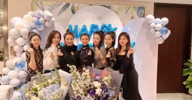 王雷大辦生日宴，二胎正臉首次曝光，李小萌產後20天竟瘦成錐子臉