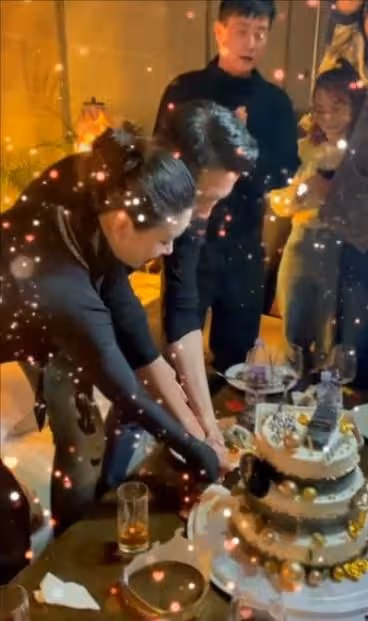 王雷大辦生日宴，二胎正臉首次曝光，李小萌產後20天竟瘦成錐子臉