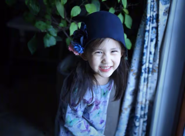 黃磊首次帶小女兒出鏡，9歲女兒徹底長虎像男生，父女共用一張臉