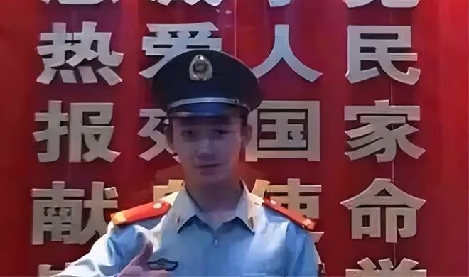 兒子天津爆炸中犧牲,47歲母親4次試管誕龍鳳胎,含淚照全家福