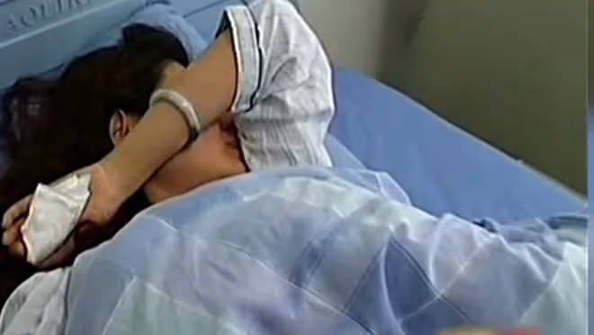 2010年,深圳一孕婦與保安打架,罵其是看門狗,結果被一腳踹流產