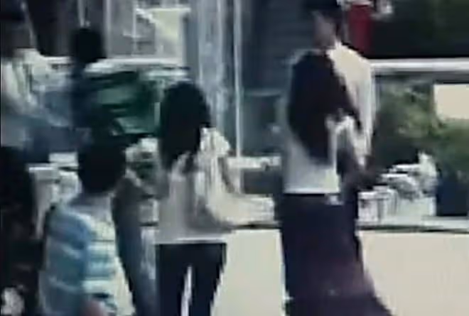 2010年,深圳一孕婦與保安打架,罵其是看門狗,結果被一腳踹流產