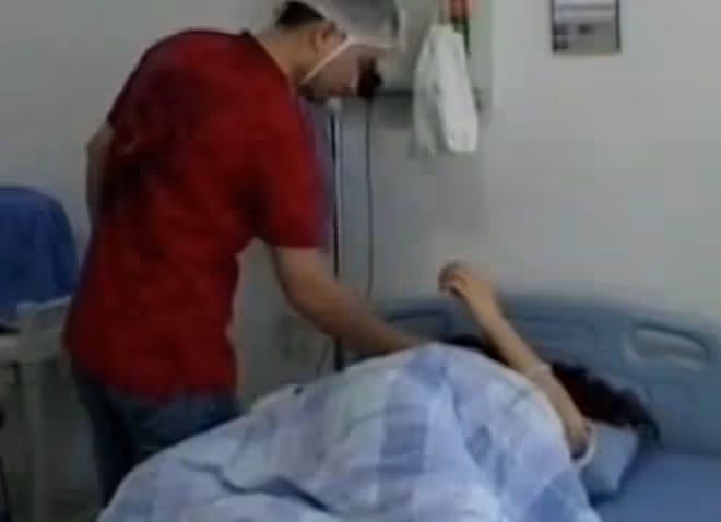 2010年,深圳一孕婦與保安打架,罵其是看門狗,結果被一腳踹流產