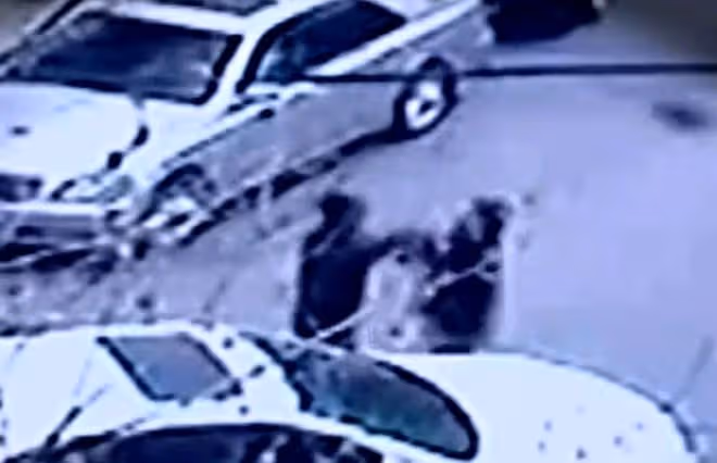 2011年遼寧男子毆打交警致其犯病死亡,其有錢有勢,法院如何判決