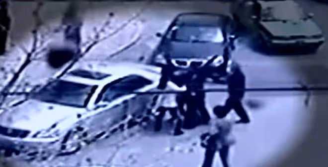 2011年遼寧男子毆打交警致其犯病死亡,其有錢有勢,法院如何判決