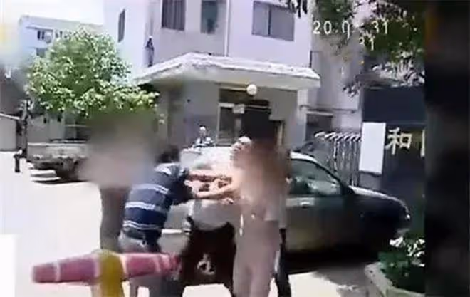 2013年丈夫苦尋失蹤妻子一個月,發現其沒出小區,還查出個大秘密