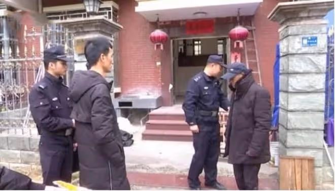 2019年,男子裝修600萬別墅,慘遭老人敲詐:沒有100萬不讓住