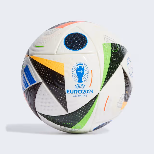 adidas挺歐洲盃不僅端全新球衣　三米高巨型足球吸睛又好拍