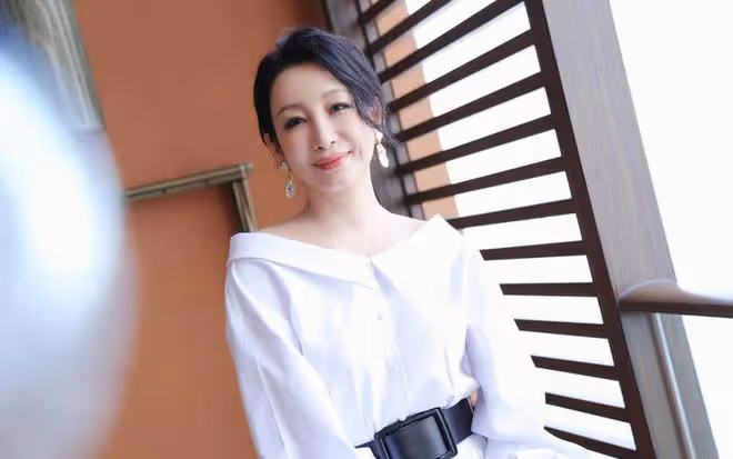 秦海璐曬涼麵引關注,色香味俱全誘人食慾,展露美食家本色