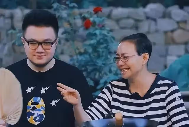 宋丹丹兒媳王博谷:嫁小7歲巴圖生兩子,和婆婆情如姐妹