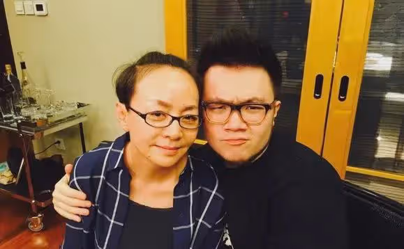 宋丹丹兒媳王博谷:嫁小7歲巴圖生兩子,和婆婆情如姐妹
