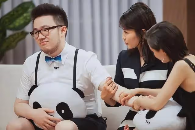 宋丹丹兒媳王博谷:嫁小7歲巴圖生兩子,和婆婆情如姐妹