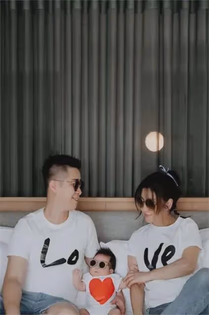 她19歲爆紅,意外毀容被前夫嫌棄,如今和小7歲男友未婚生子