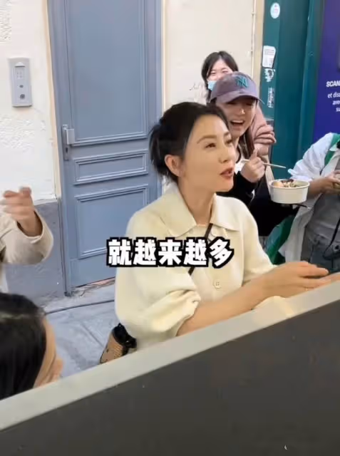 52歲黎姿對比44歲高圓圓:「天然美」和醫美的差距徹底一目了然!