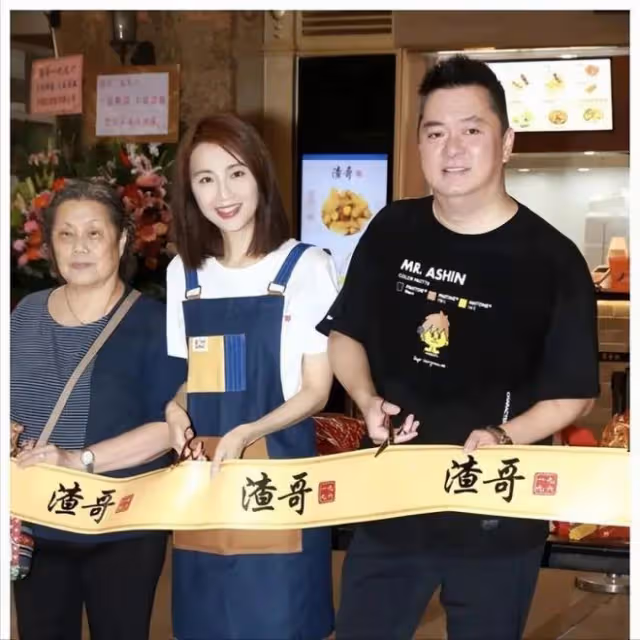 太無語!不許大陸人進入!香港女星多家茶餐廳倒閉,網友:活該!