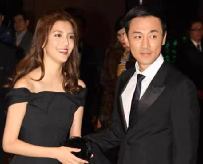 林峰老婆張馨月,穿古力娜扎同款另類牛仔褲,被網友吐槽:太土!