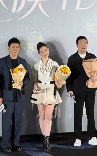 36歲劉亦菲參加新劇宣傳活動,粗腿是對內娛「畸形審美」的反擊