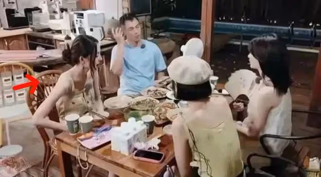 36歲劉亦菲參加新劇宣傳活動，粗腿是對內娛「畸形審美」的反擊