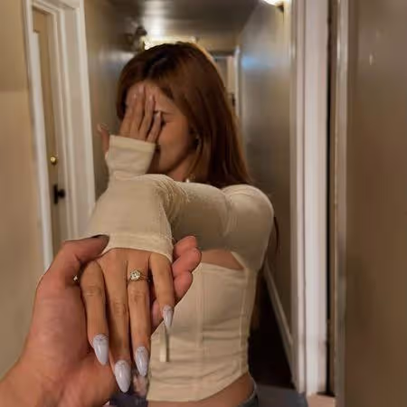 快訊/Tyson Yoshi求婚女友成功! 牽手曬巨鑽:She said yes