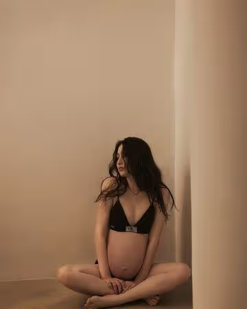 MEI MEI挺9月肚拍孕婦寫真! 「懷4寶只大肚」肌膚光滑巨美