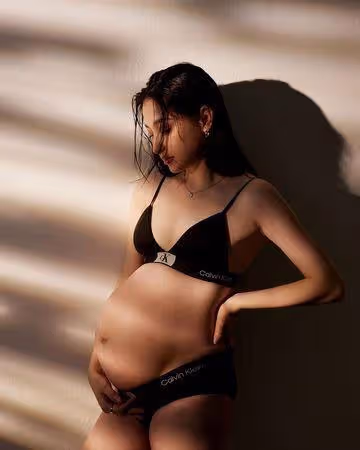 MEI MEI挺9月肚拍孕婦寫真! 「懷4寶只大肚」肌膚光滑巨美