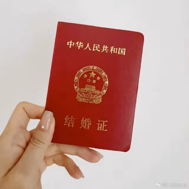 孫儷曬照慶「象牙婚」,手持結婚證表白鄧超,夫妻合體自拍甜到齁