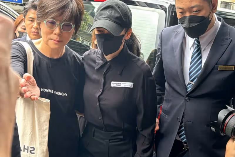 寬姐母喪｜16星弔唁！張小燕徒弟風波後首亮相最有心　謝金燕中斷《浪姐5》返台最遙遠