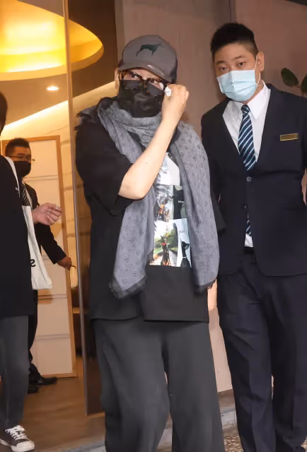 寬姐母喪｜16星弔唁！張小燕徒弟風波後首亮相最有心　謝金燕中斷《浪姐5》返台最遙遠