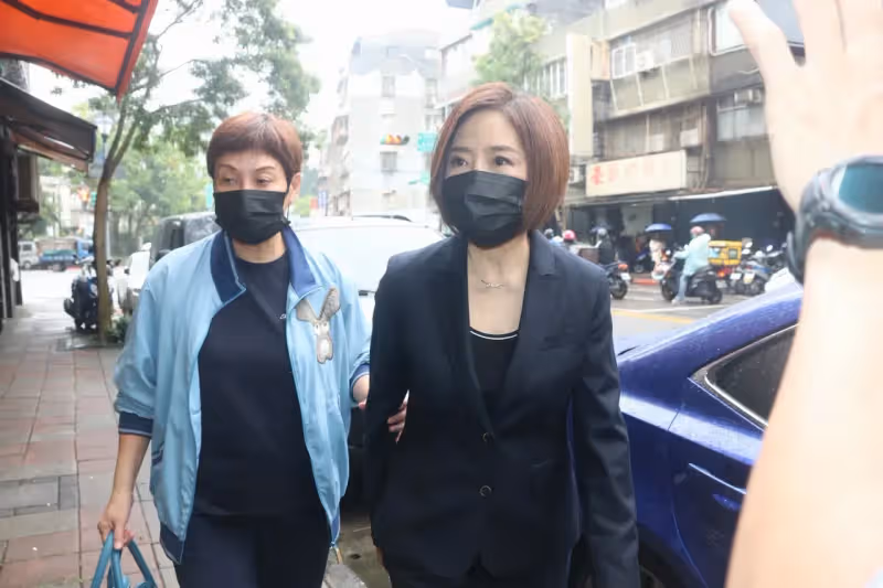 寬姐母喪｜16星弔唁！張小燕徒弟風波後首亮相最有心　謝金燕中斷《浪姐5》返台最遙遠
