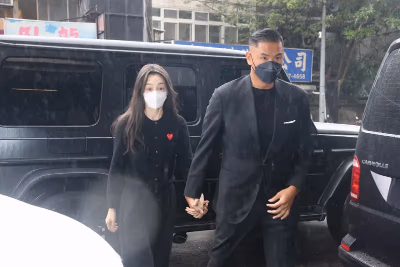 寬姐母喪｜16星弔唁！張小燕徒弟風波後首亮相最有心　謝金燕中斷《浪姐5》返台最遙遠