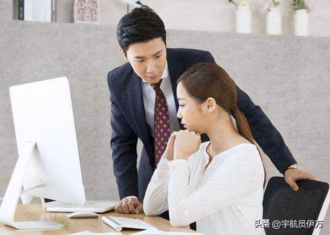 夜半書房驚見情敵，我轉身變強，復仇之路上，我手繪情網遇真愛