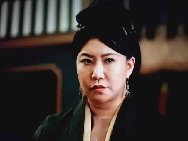 王家衛有多牛?她憑《繁花》提名白玉蘭,在《墨雨雲間》卻成最差