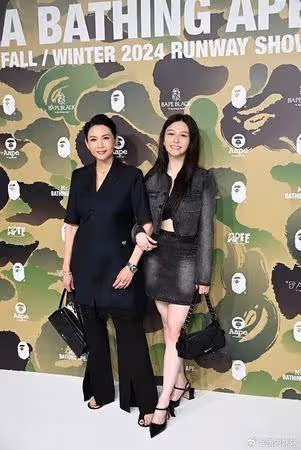 56歲邱淑貞同框女兒沈月! 「零修圖真實狀態」被贊:比女兒美