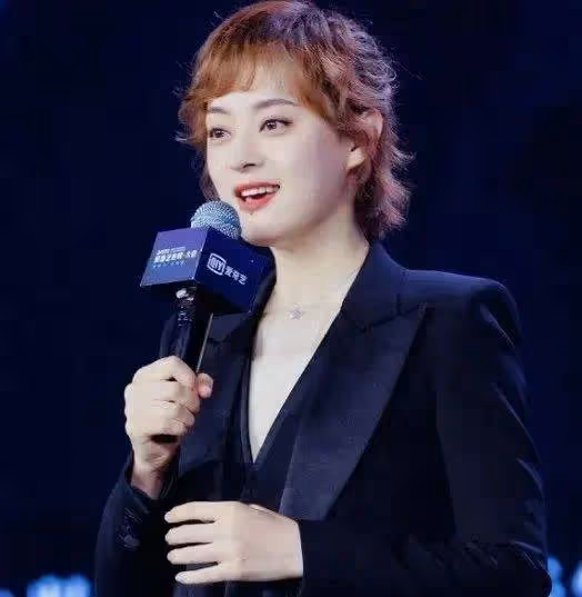 孫儷終於換對髮型,從40歲美回20歲,短髮微卷好奶好甜,一點不像當媽人