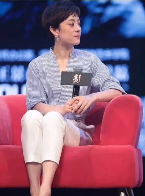 孫儷終於換對髮型,從40歲美回20歲,短髮微卷好奶好甜,一點不像當媽人