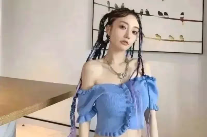 離婚後的李小璐變成了「大號水蜜桃」,苦了甜馨,幸福了男友